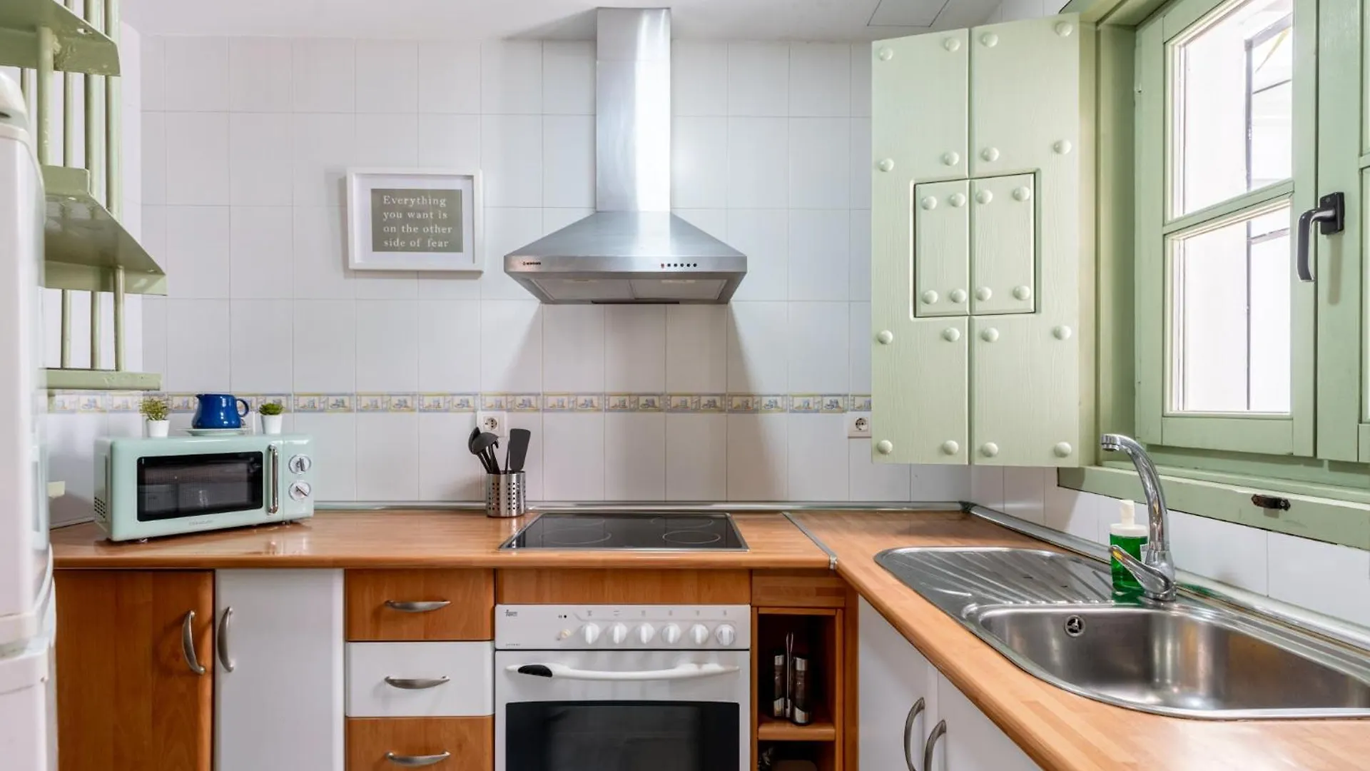 Edomus San Jacinto Apartman Sevilla