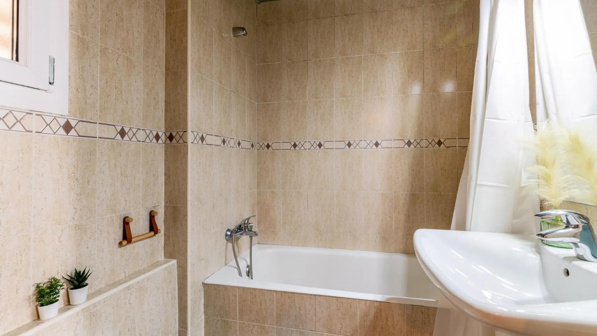 Edomus San Jacinto Apartman Sevilla