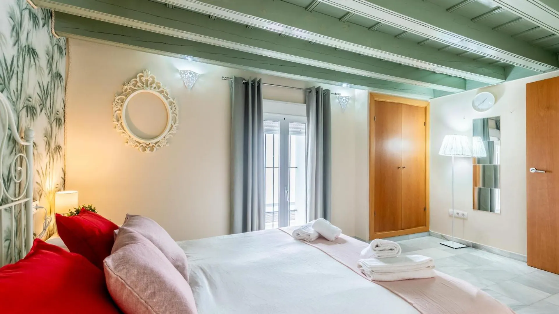 Edomus San Jacinto Apartman Sevilla